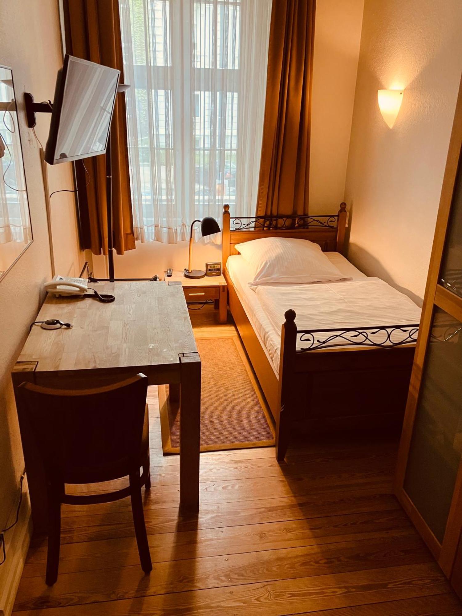 Hotel Amsterdam Гамбург Экстерьер фото